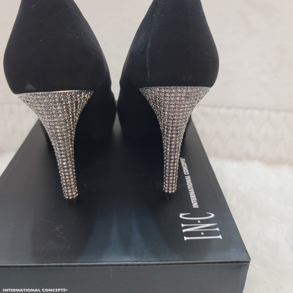 Heels - Picture 2 of 6